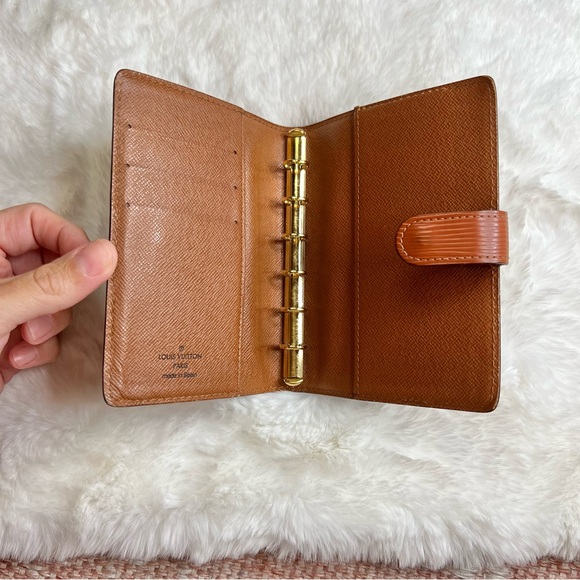 Louis Vuitton
Epi Leather PM Pocket Agenda/Wallet - Picture 3 of 14